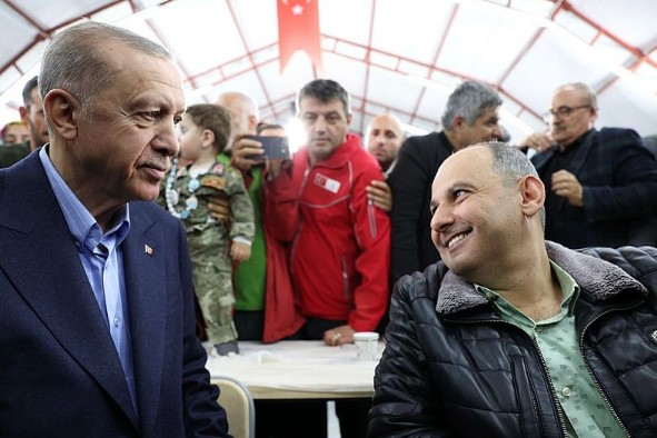 Başkan Erdoğan Adıyaman'da depremzedelerle iftarda bir araya geldi: Yürekleri ısıtan diyalog